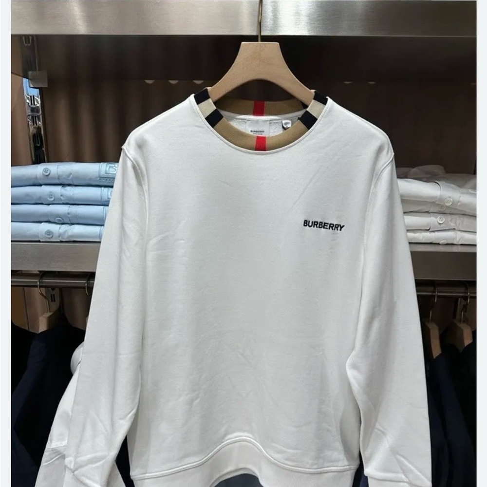 Burberry White Tee with Striped Collar jarrad new Authentic with tag